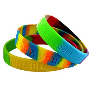 Bracelets en silicone personnalisé, bracelets multi couleur dé-bossé